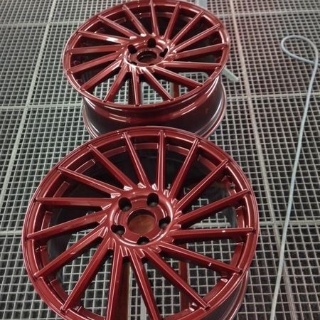 Lackierung von Felgen in rot