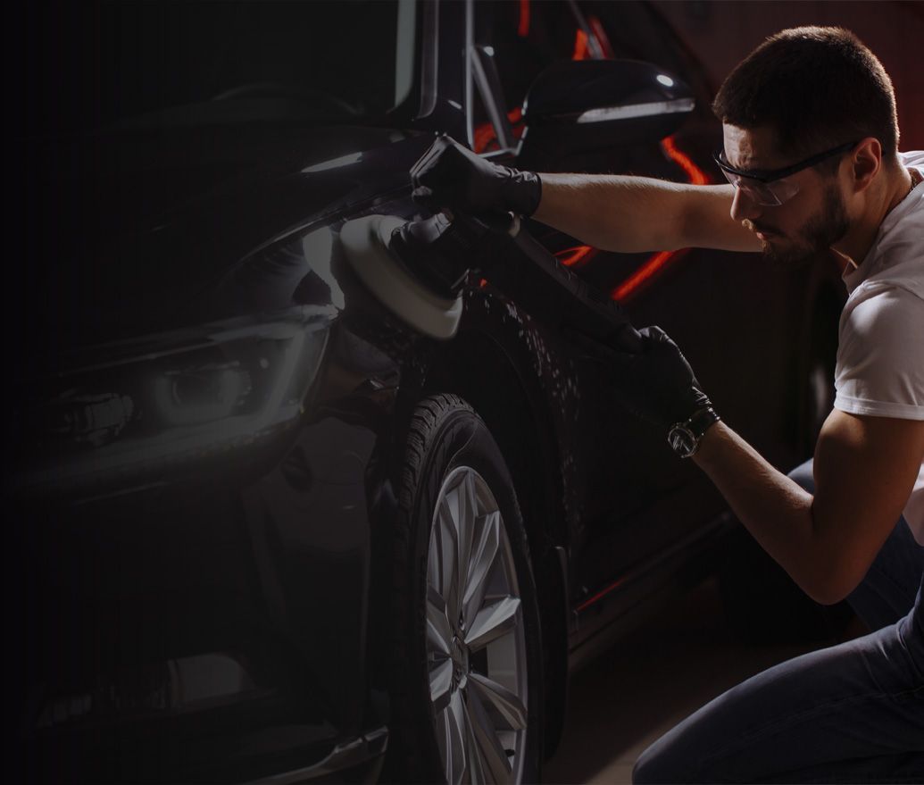 Polierarbeiten am Auto